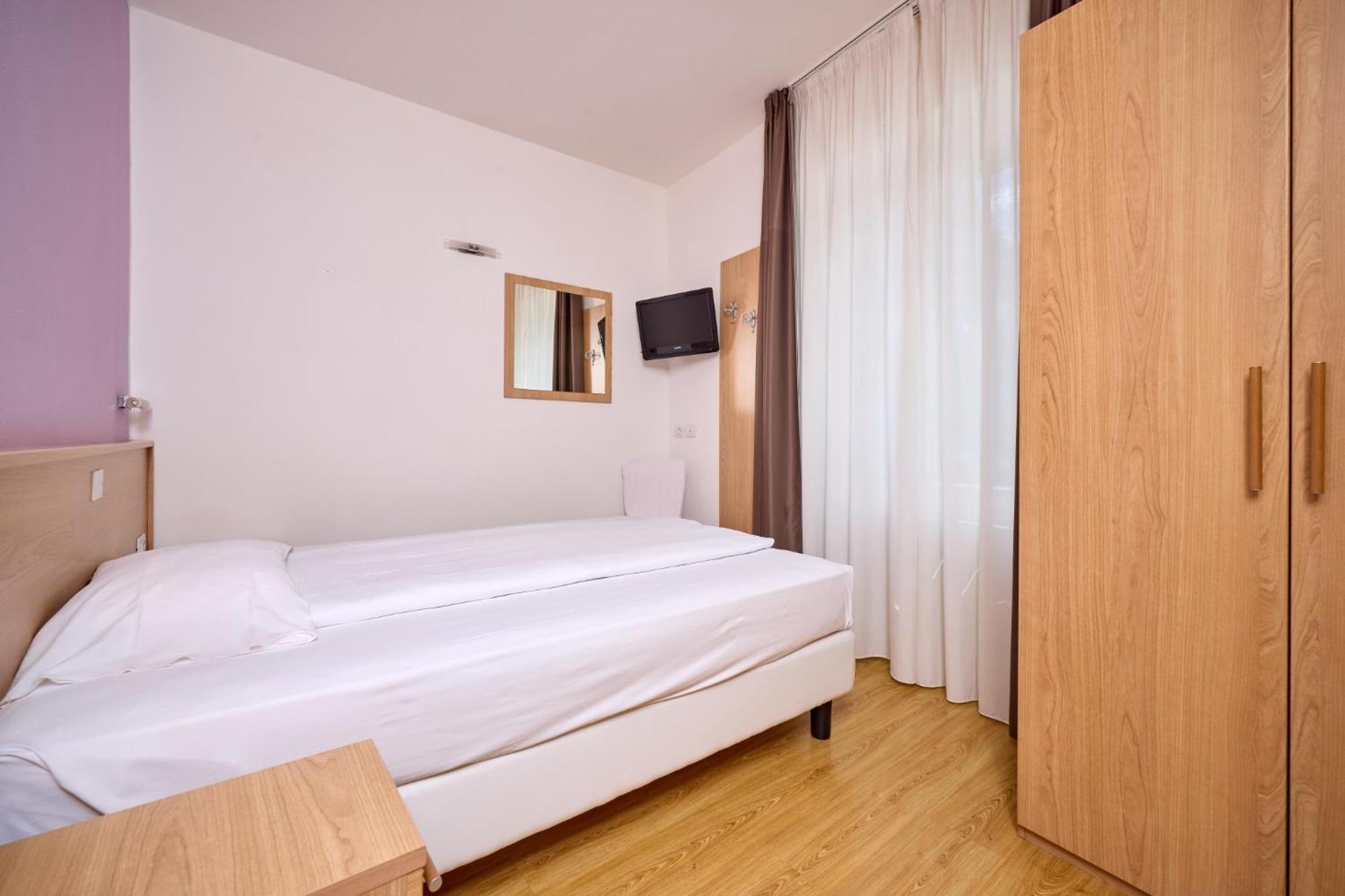 Hotel Geier Torbole Sul Garda Екстер'єр фото