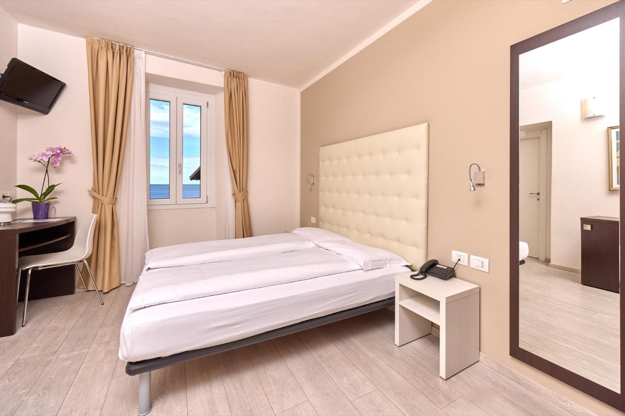 Hotel Geier Torbole Sul Garda Екстер'єр фото