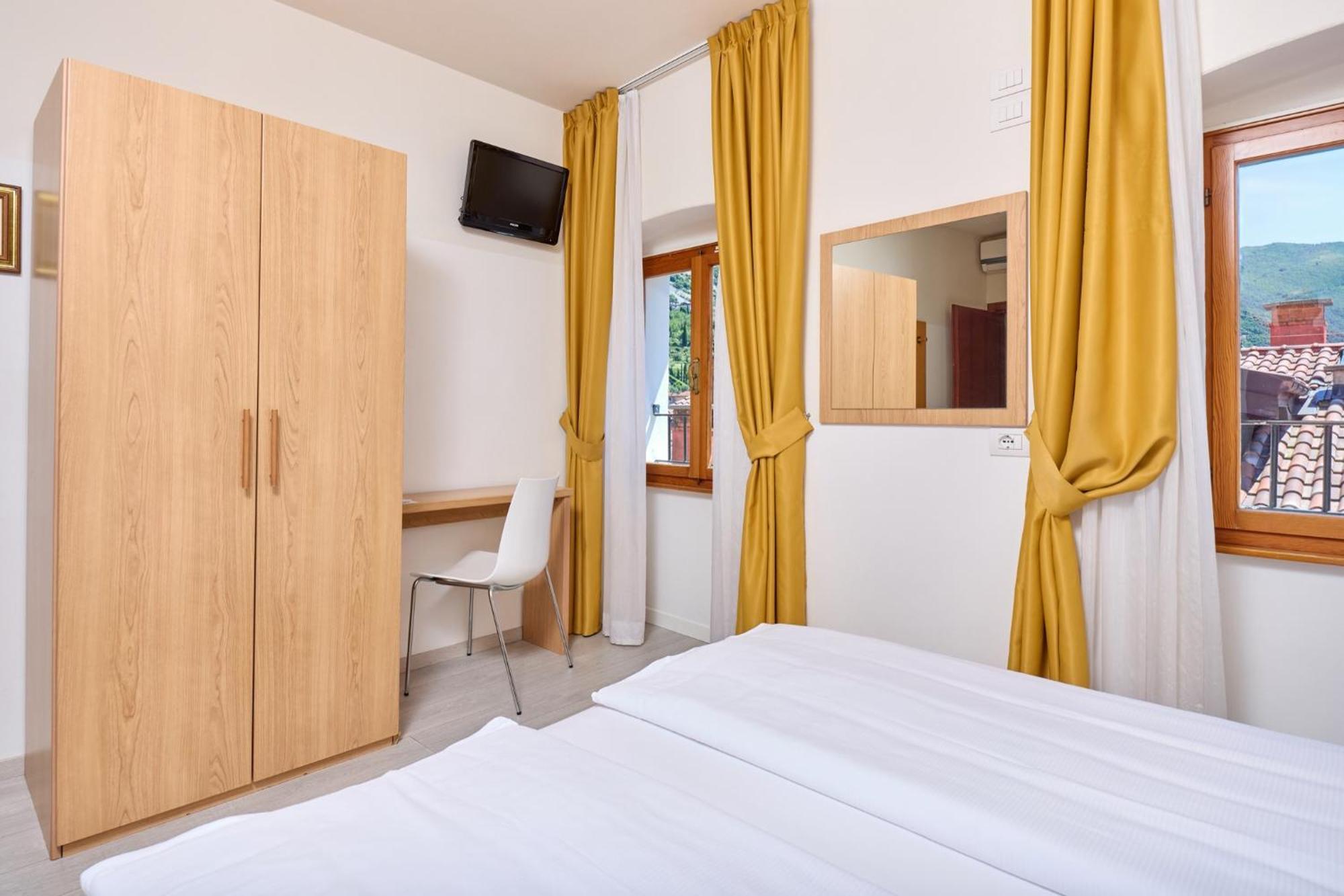 Hotel Geier Torbole Sul Garda Екстер'єр фото